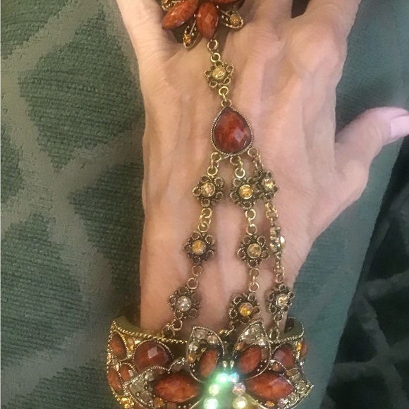 Butterfly Slave Bracelet with Ring - Picture 9 of 12